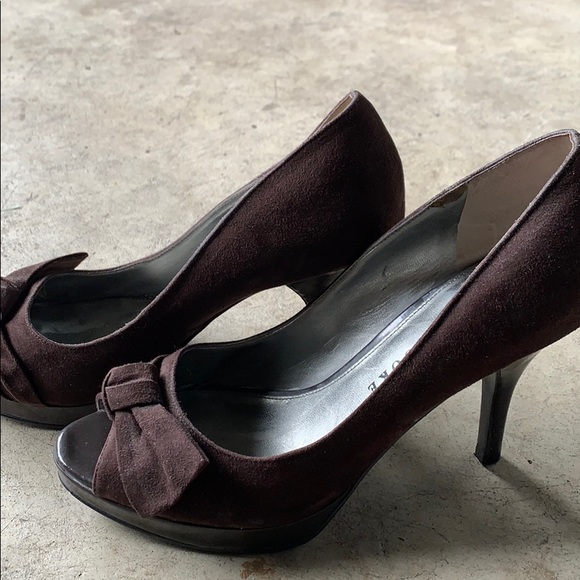 Audrey Brooke Brown Suede Bowtie Heels - Picture 2 of 5